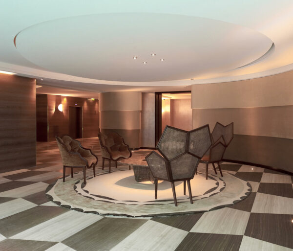 LUI 5 ArmChair - Hình ảnh 11